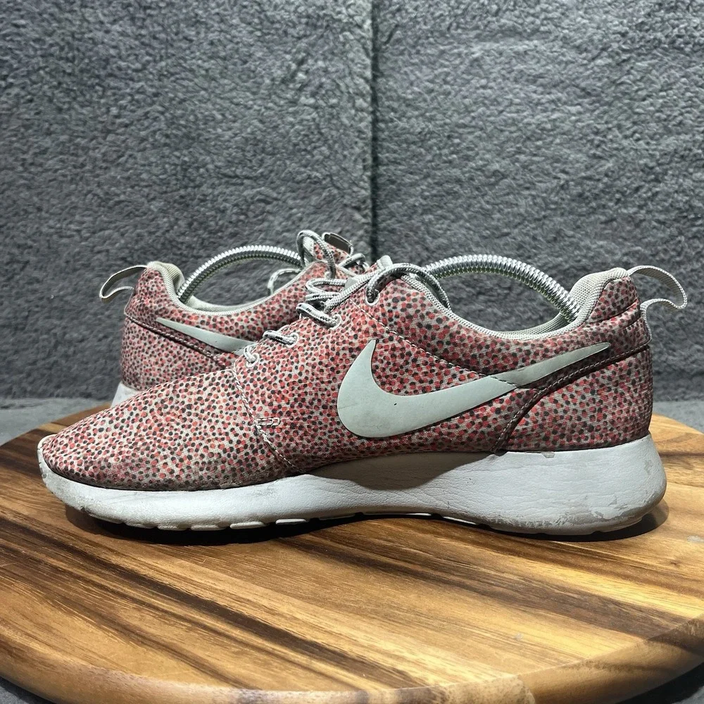 Nike Rosherun Print Women Size‎ 11 Turf Orange Running Comfort Style Sneakers